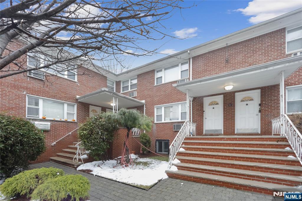 201 Oakdene Pl #C00E2, Cliffside Park, NJ 07010