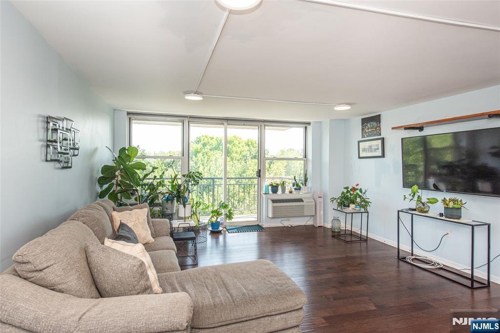 300 Main Street 707 - Photo 2