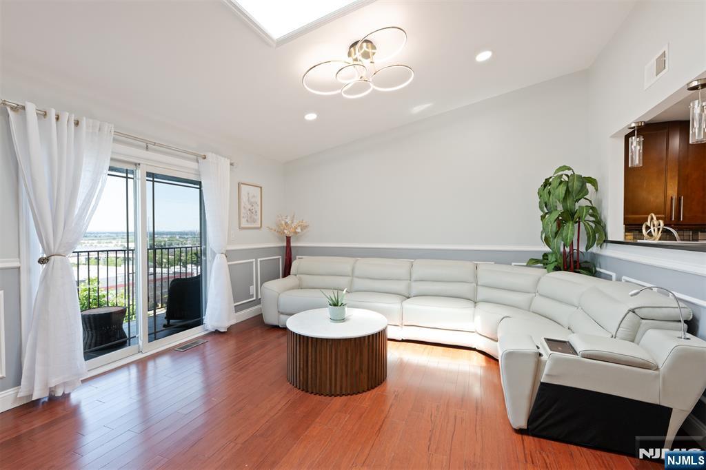 6501 Liberty Avenue F5 - Photo 2