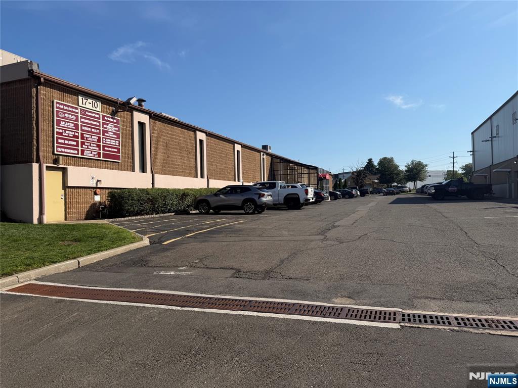 17-10 River Road 3B - Photo 1