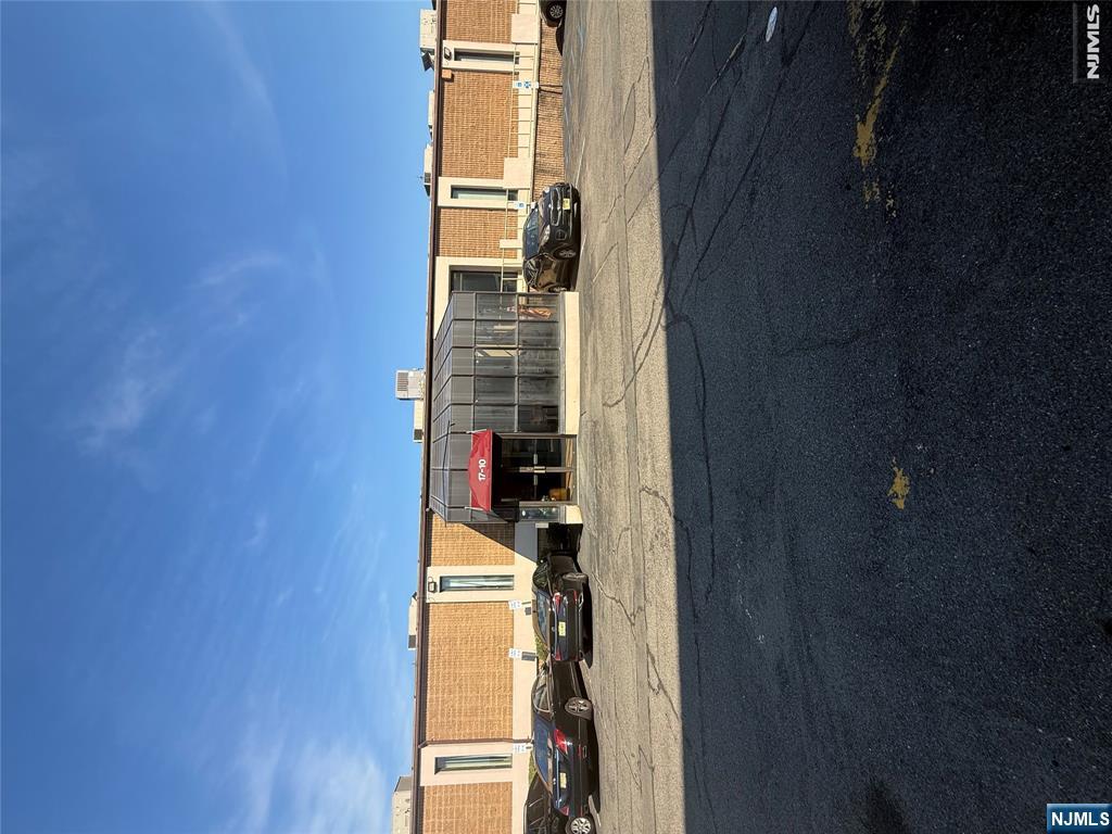 17-10 River Road 3B - Photo 2