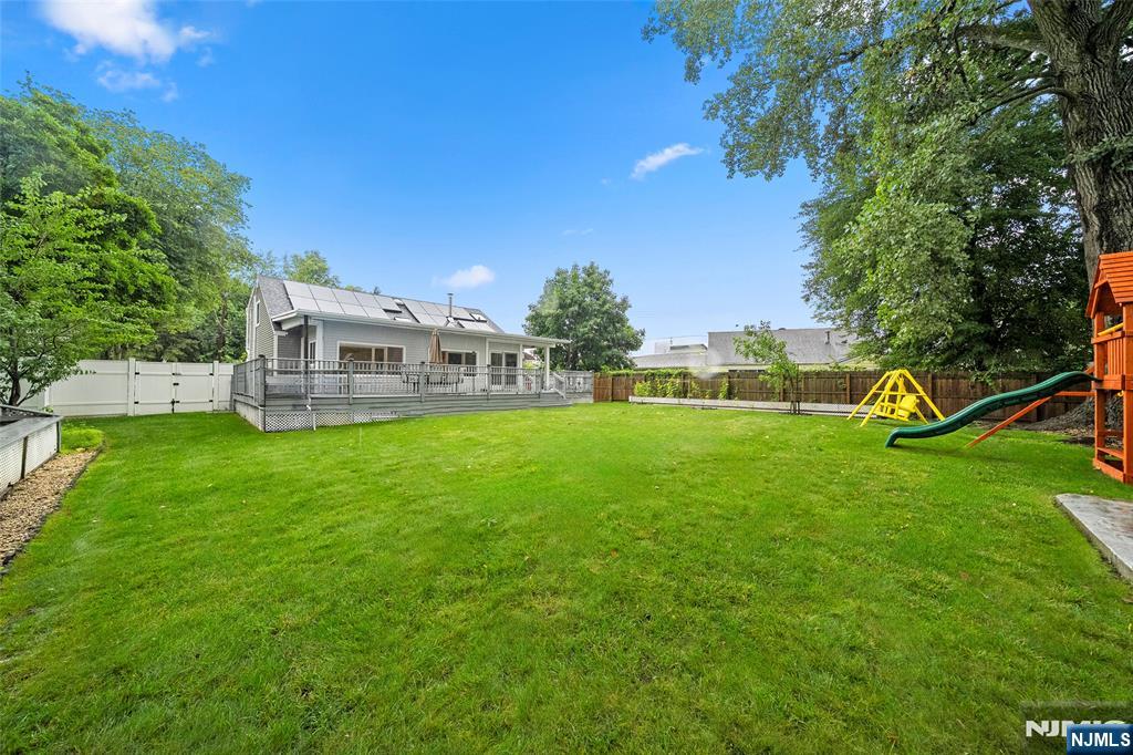 202 Henmarken Dr, Northvale, NJ 07647