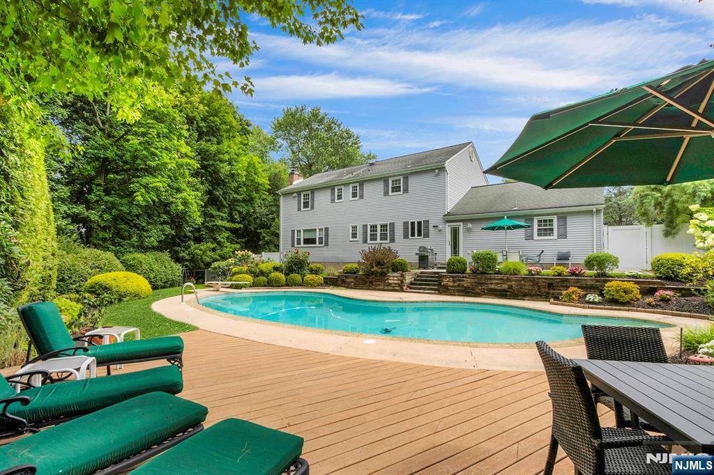56 O Shaughnessy Ln, Closter, NJ 07624
