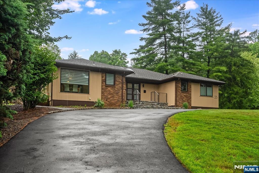 25 N Hillside Avenue - Photo 2