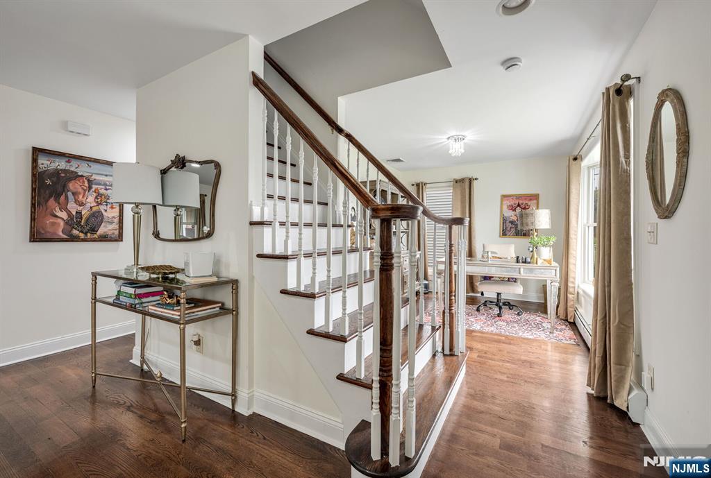 57 Memorial Place - Photo 4