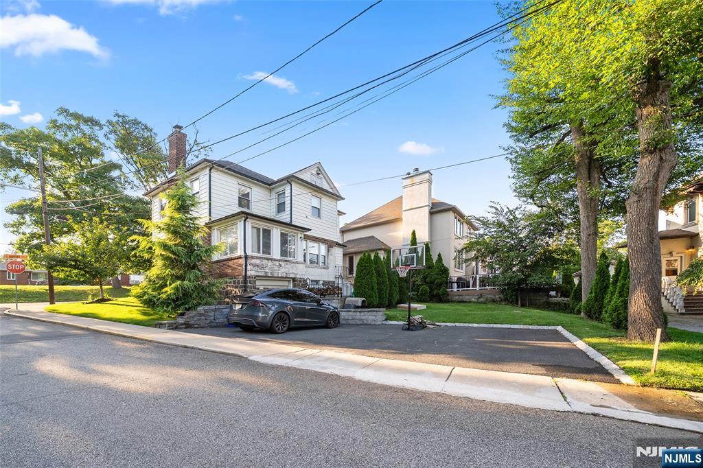 1124 Abbott Blvd, Fort Lee, NJ 07024