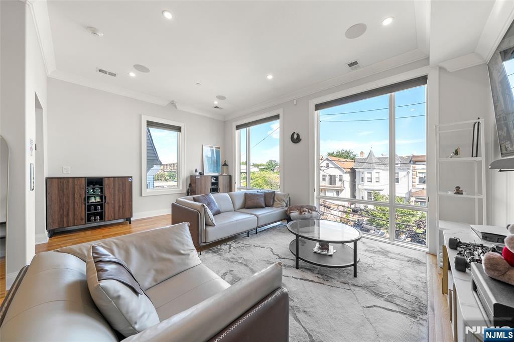 3305 Pleasant Avenue 2 - Photo 4