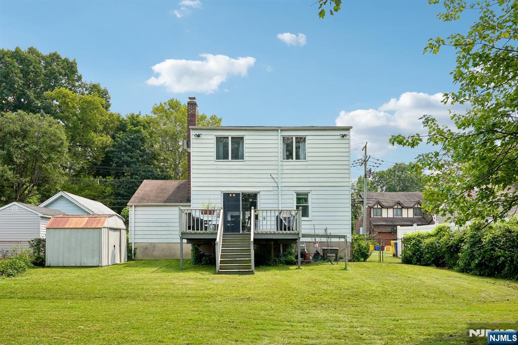 560 Glenwood Ave, Teaneck, NJ 07666