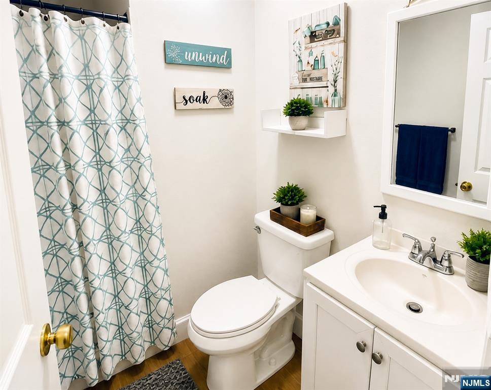 108 Evergreen Avenue - Photo 3