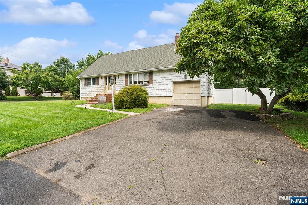 802 Martin Avenue - Photo 3