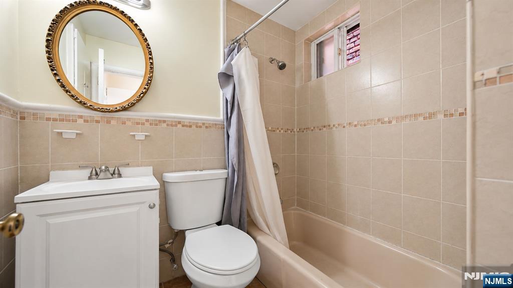 23 Farnham Avenue 2 - Photo 4