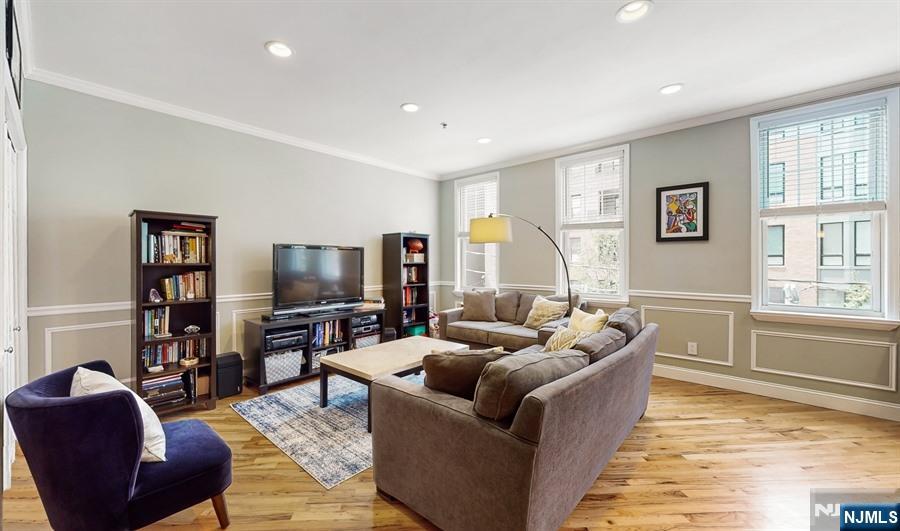 523 Monroe Street 2 - Photo 3