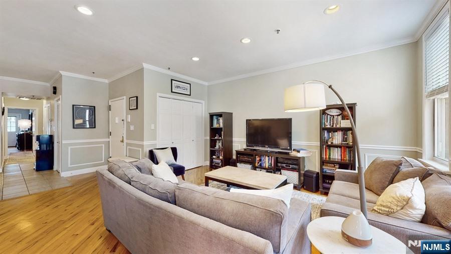 523 Monroe Street 2 - Photo 4