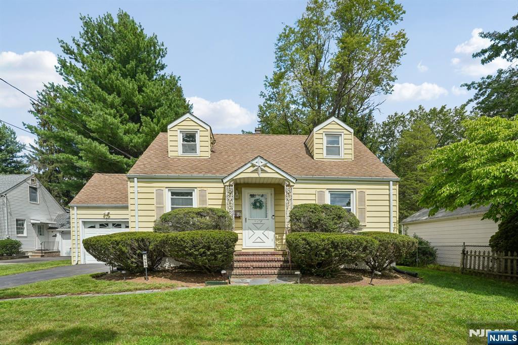 1050 Evergreen Ct, New Milford, NJ 07646