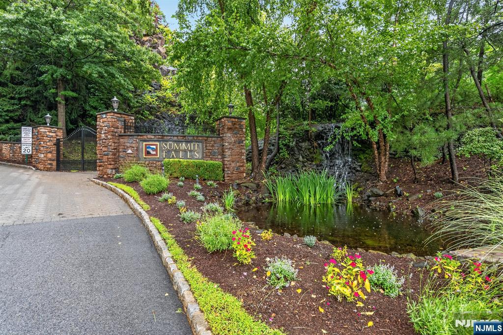 252 Ridge Drive - Photo 2