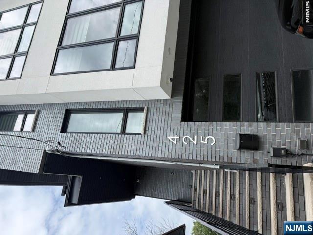 425 Grandview - Photo 1