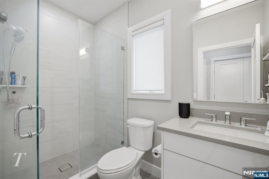 313 8th St #1, Fairview, NJ 07022