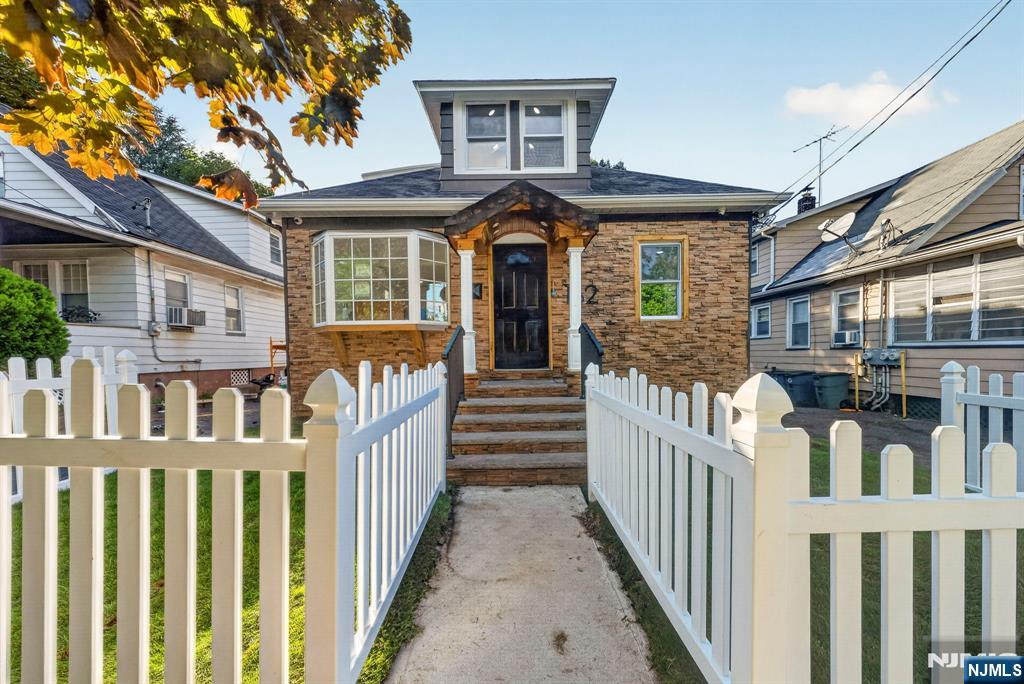 162 Summit Avenue - Photo 1