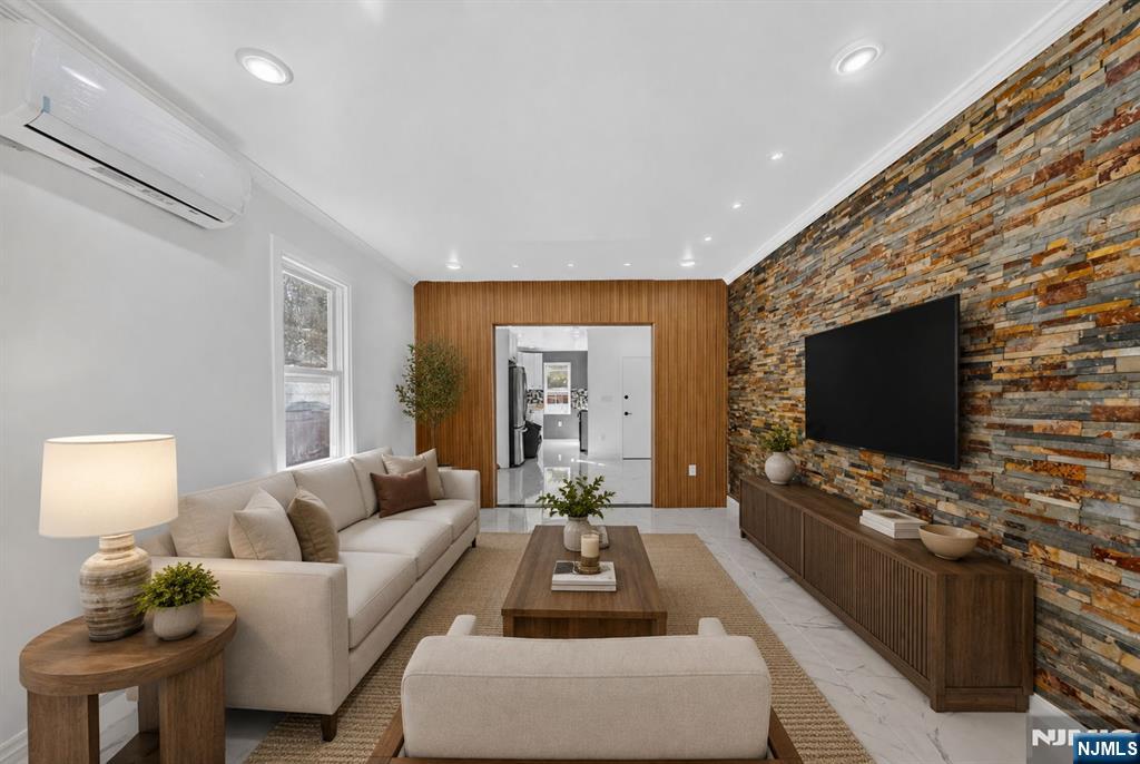 162 Summit Avenue - Photo 2