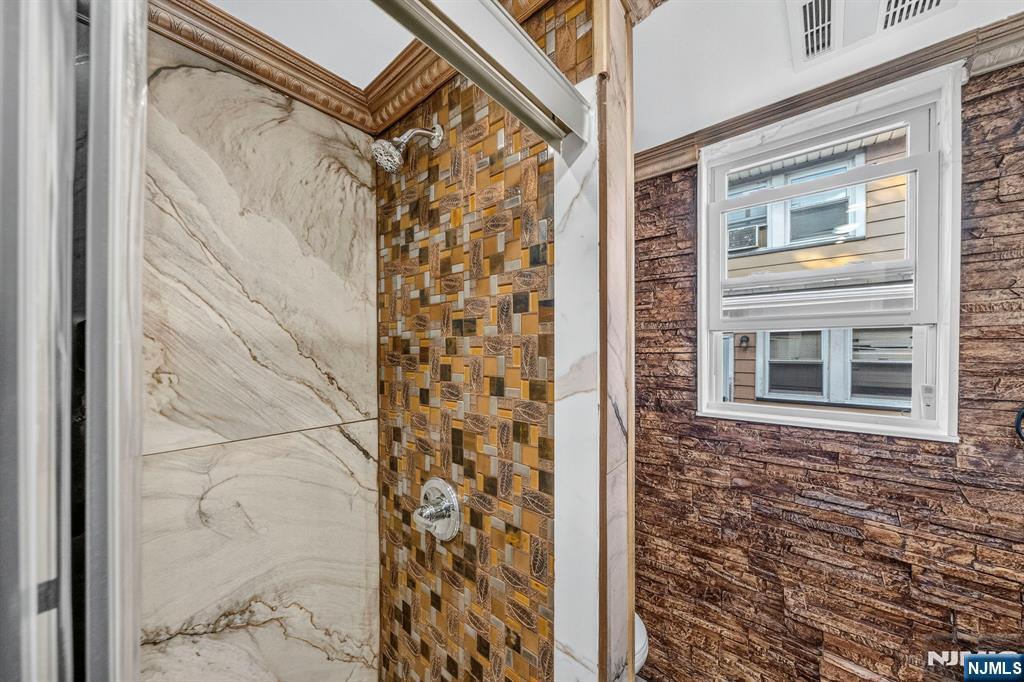 162 Summit Avenue - Photo 5
