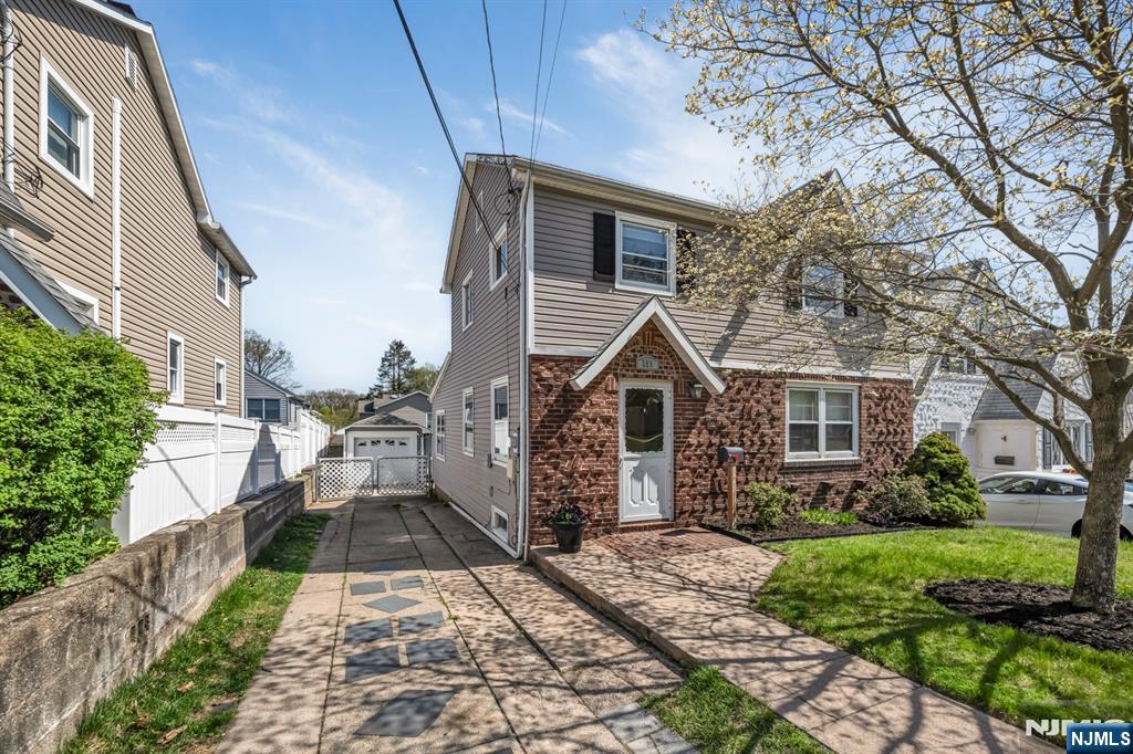 255 Windsor Road - Photo 2