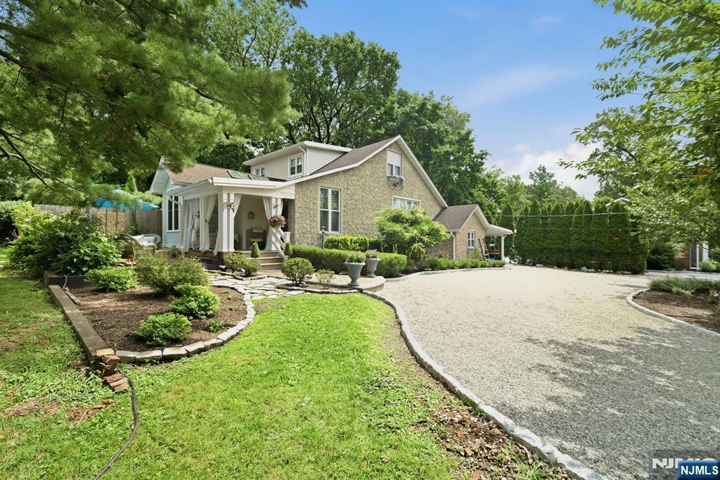 40 Edgewood Avenue - Photo 1