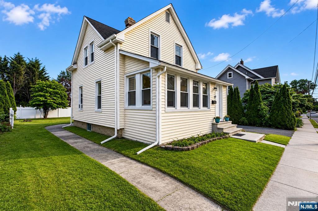 56 Bergen Avenue - Photo 2