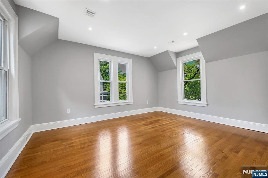 40 Legion Place 2nd Floor - Photo 2