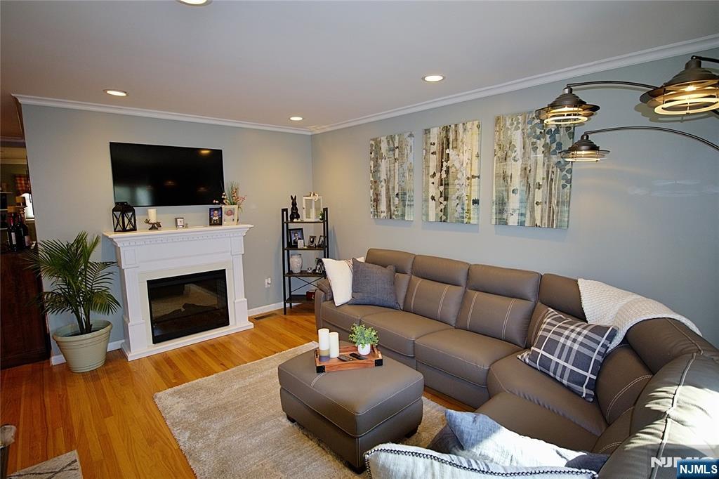 226 Irving Pl, Lyndhurst, NJ 07071