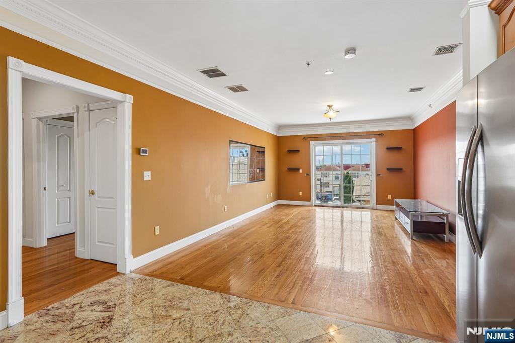 411-419 Chestnut 3 B - Photo 1