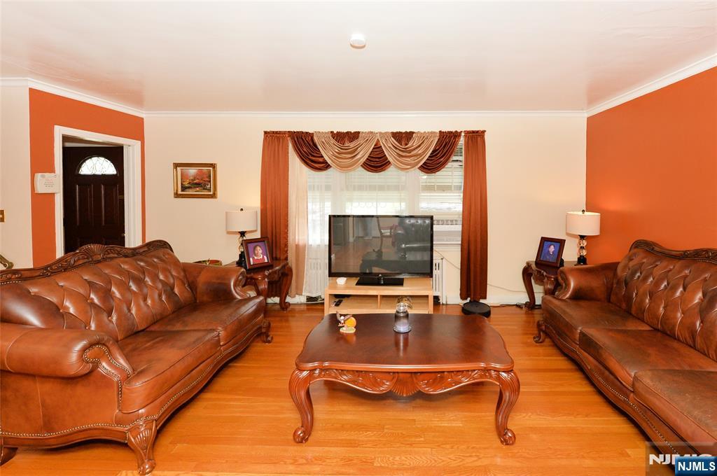 1556 Wyndmoor Avenue - Photo 2