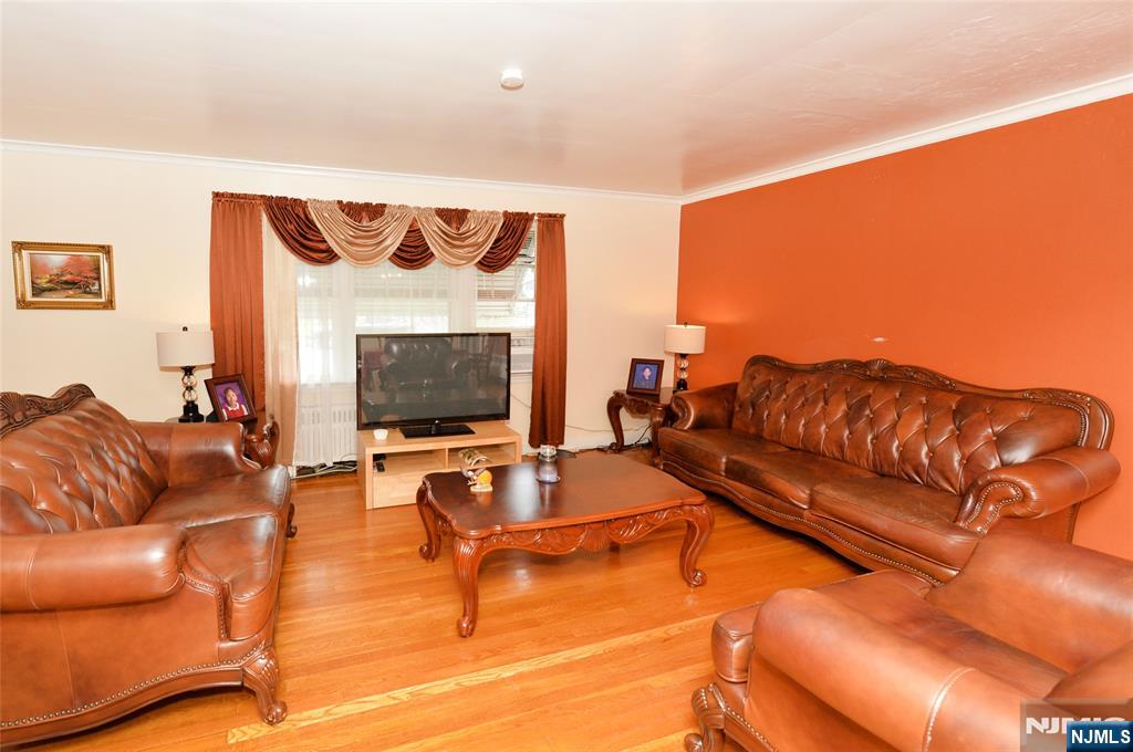1556 Wyndmoor Avenue - Photo 3