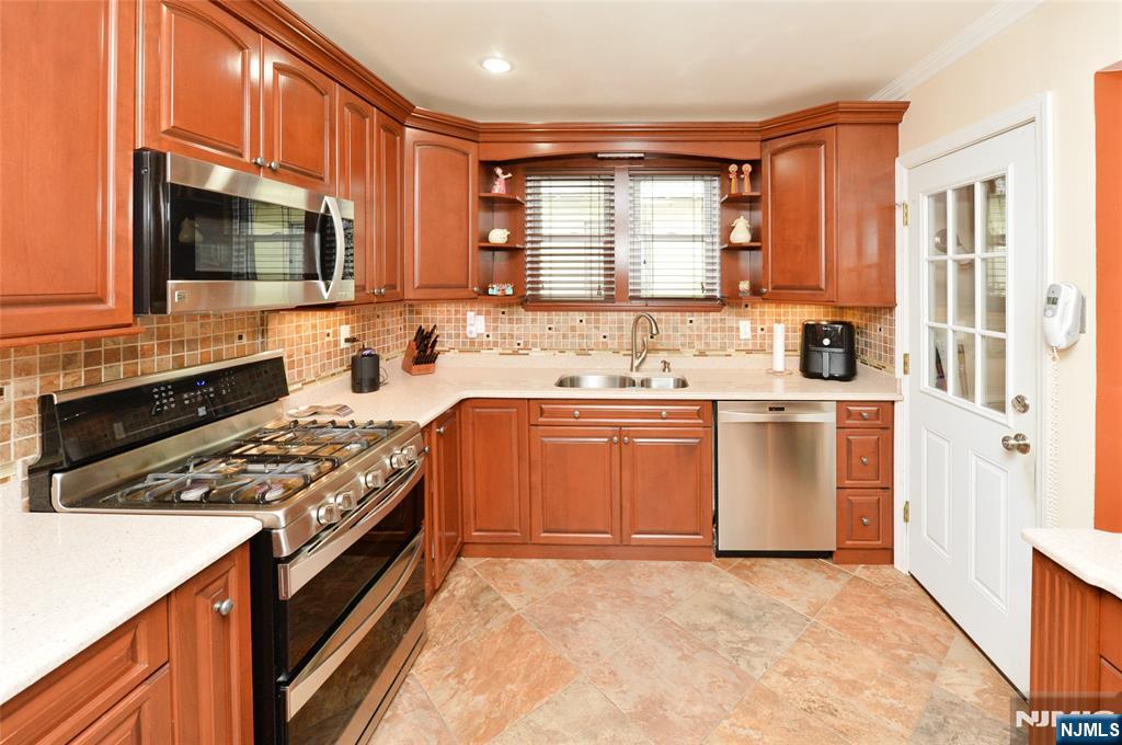 1556 Wyndmoor Avenue - Photo 5