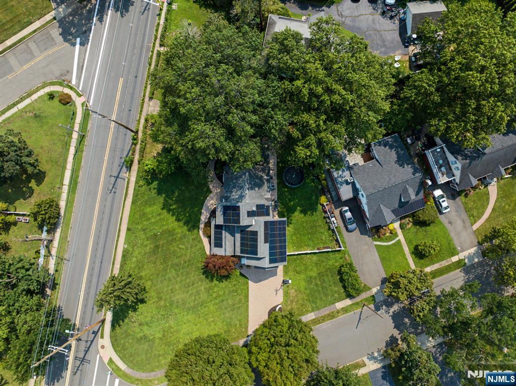 11 Hanover Pl, Glen Rock, NJ 07452
