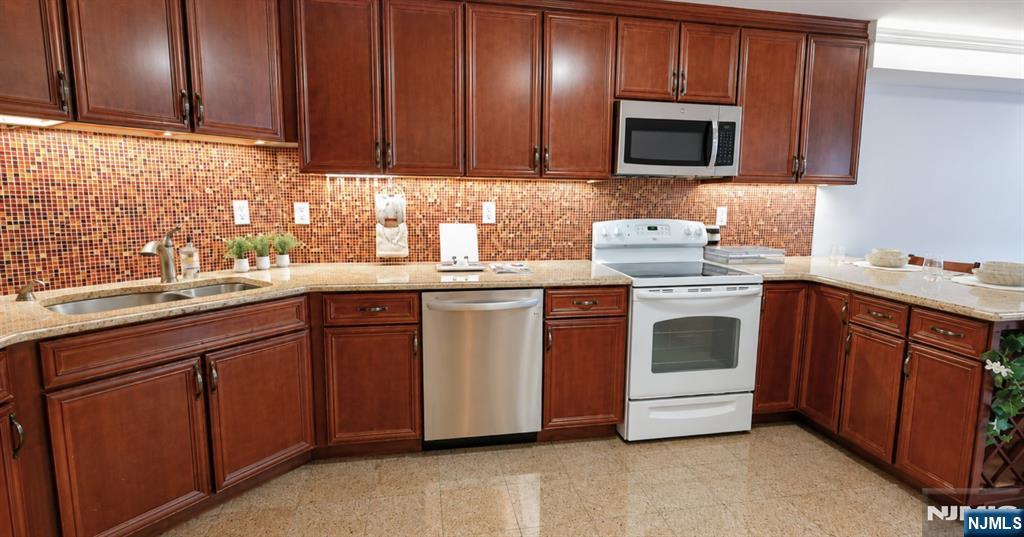 1055 River Road 302 - Photo 4
