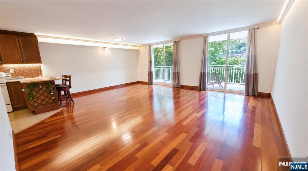 1055 River Road 302 - Photo 5
