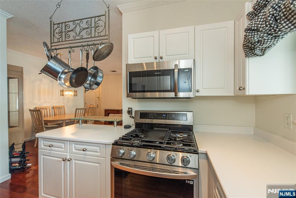 607 Brittany Drive - Photo 3