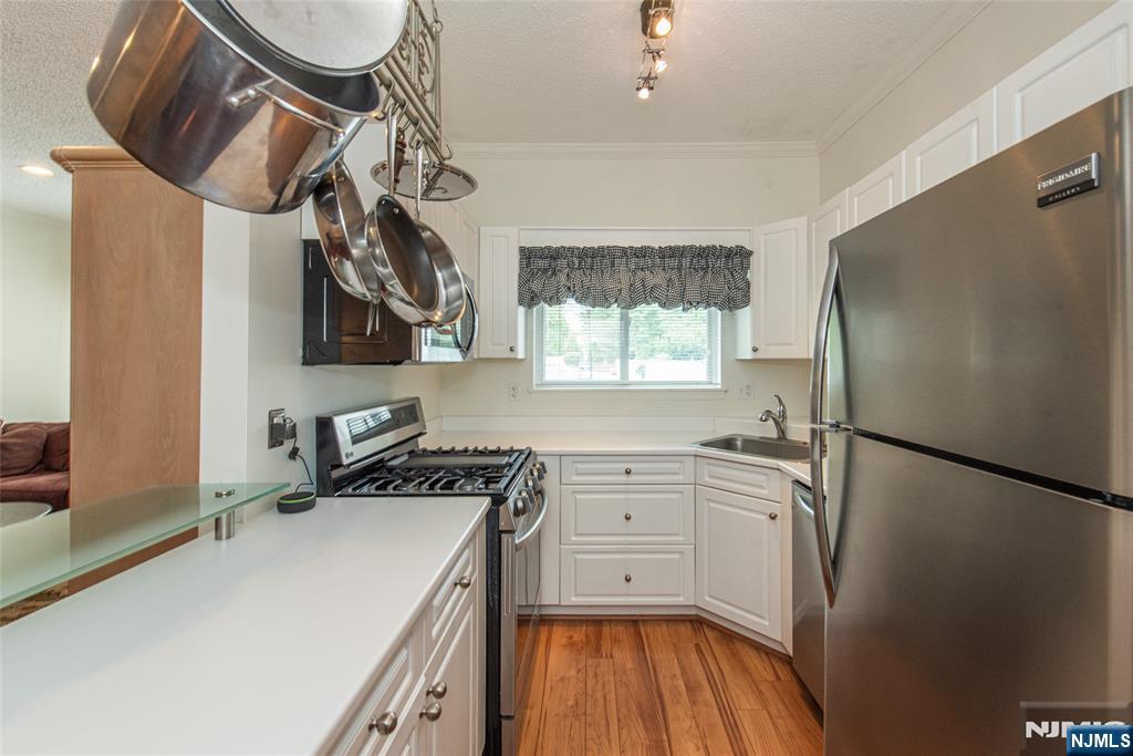 607 Brittany Drive - Photo 4