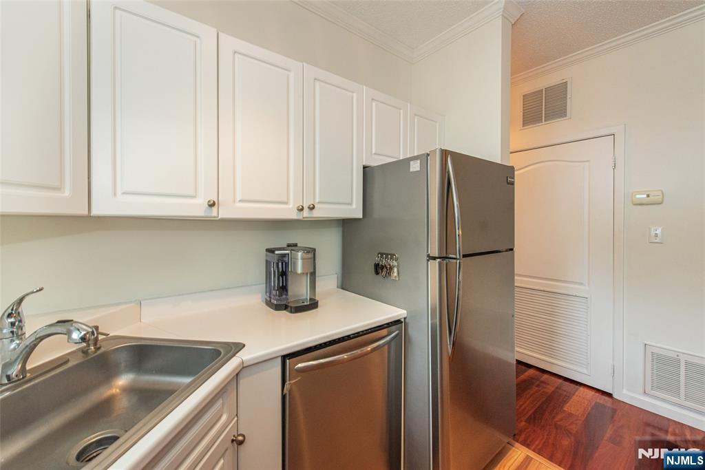 607 Brittany Drive - Photo 5