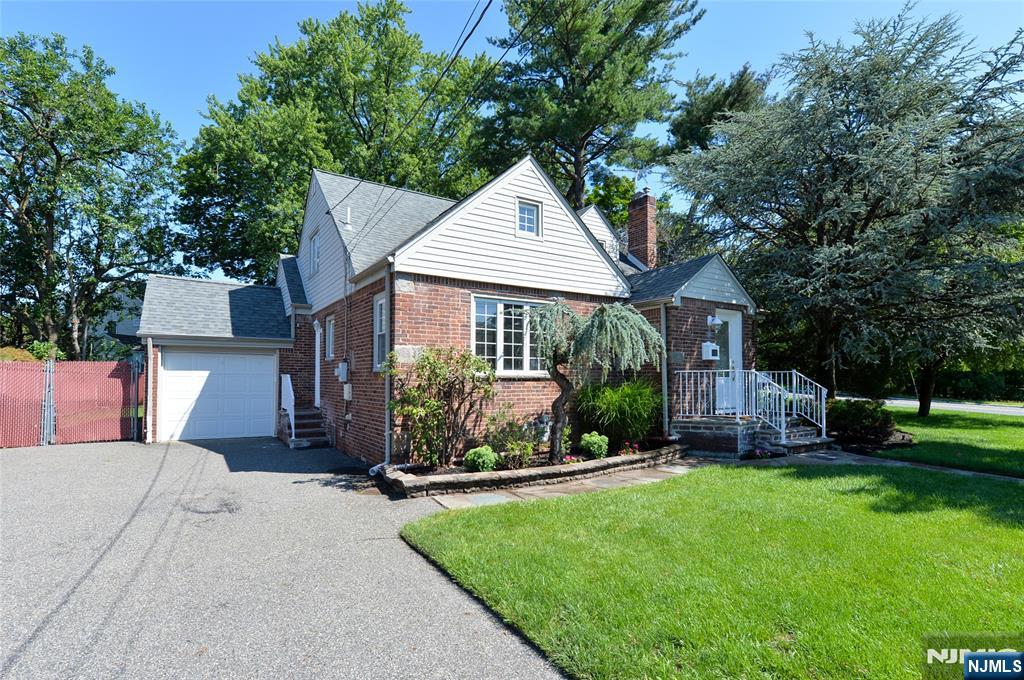 17-23 Berdan Ave, Fair Lawn, NJ 07410