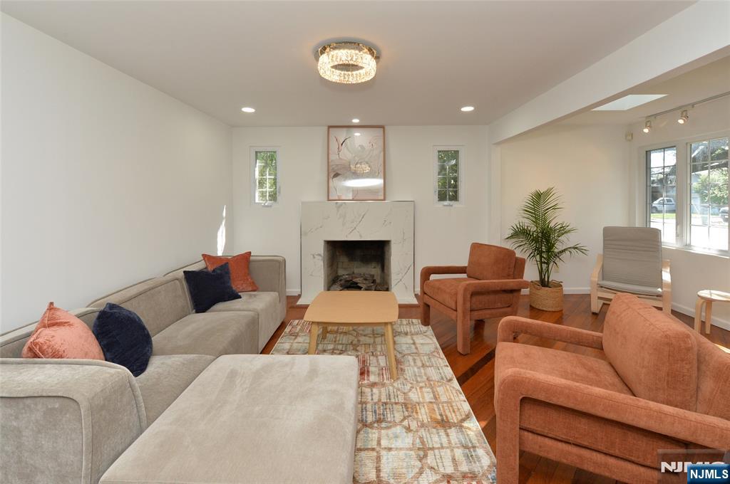 17-23 Berdan Avenue - Photo 3