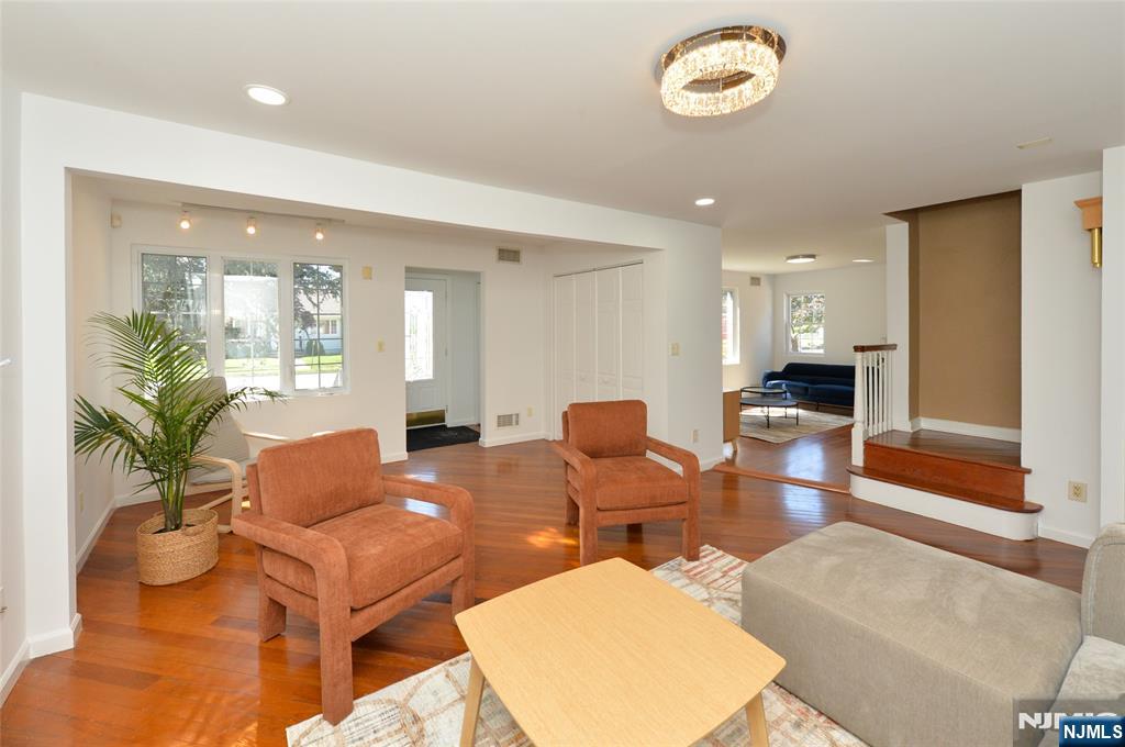 17-23 Berdan Avenue - Photo 4