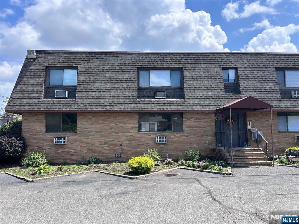 168 Diamond Bridge Avenue 1 - Photo 3