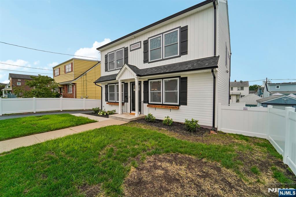 324 Thomas Avenue - Photo 3