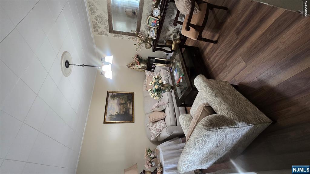 315 Elizabeth Street - Photo 2