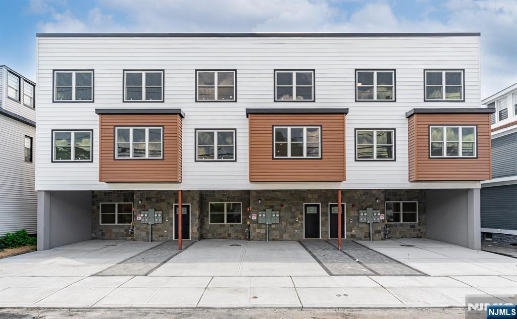 643 S 10th Street - Photo 1