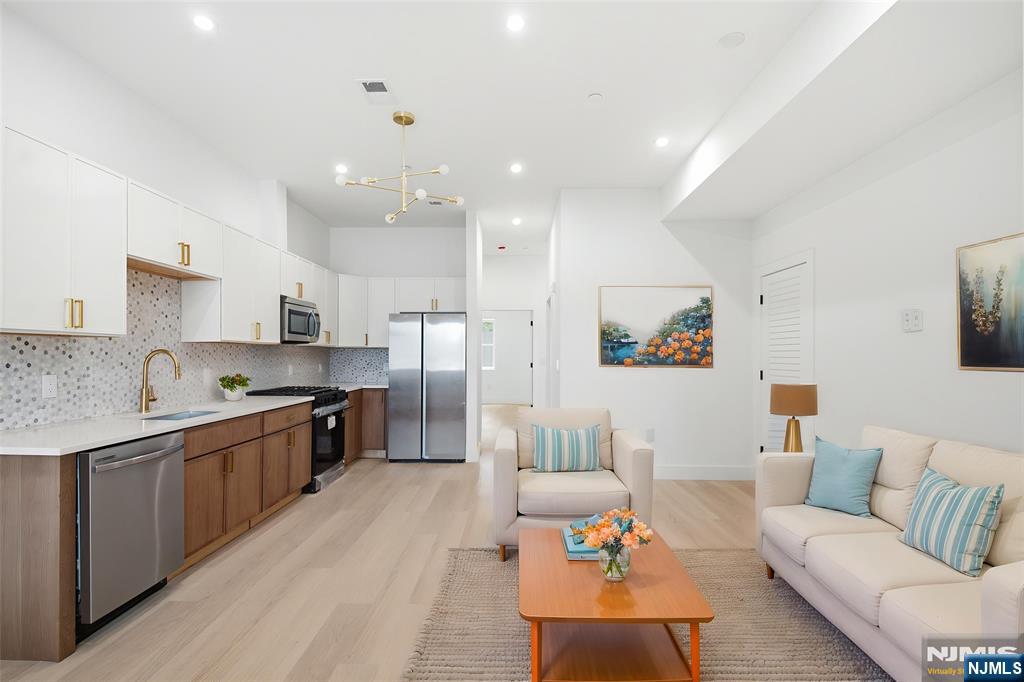 643 S 10th Street - Photo 3