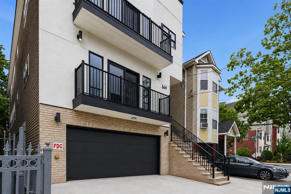 369 6th Avenue - Photo 2