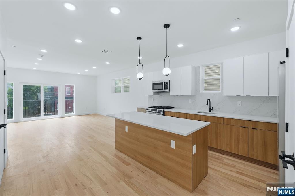 369 6th Avenue - Photo 3