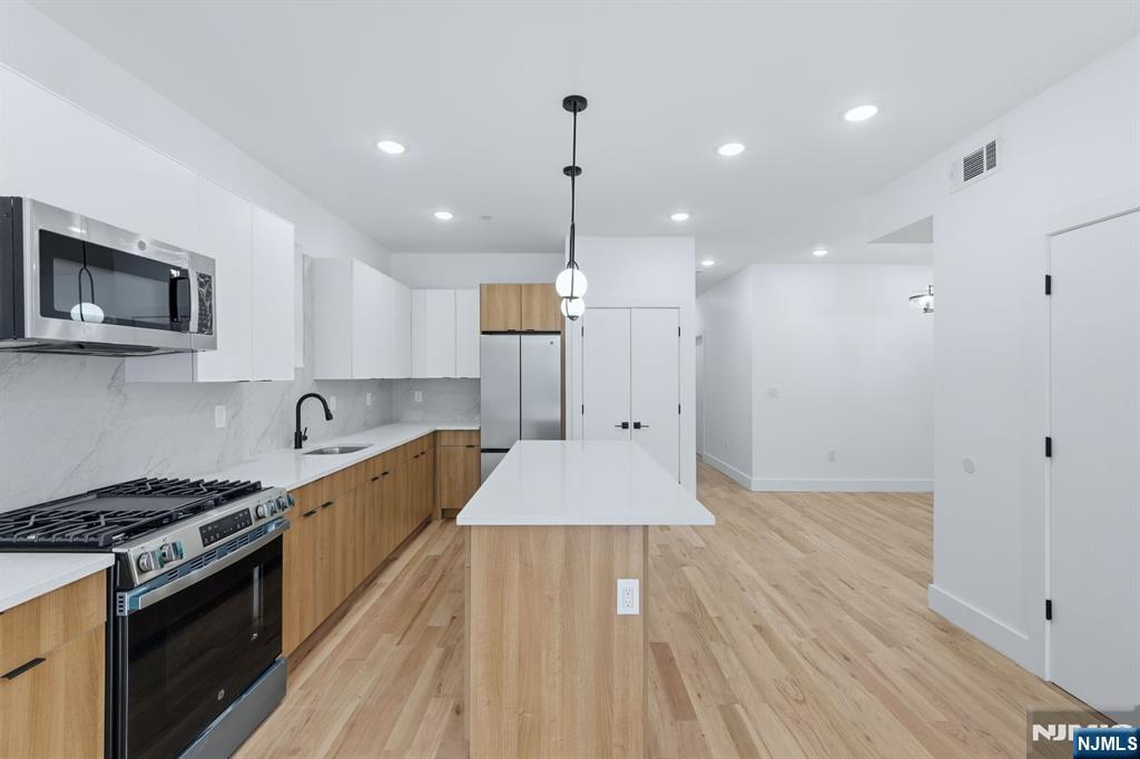 369 6th Avenue - Photo 4